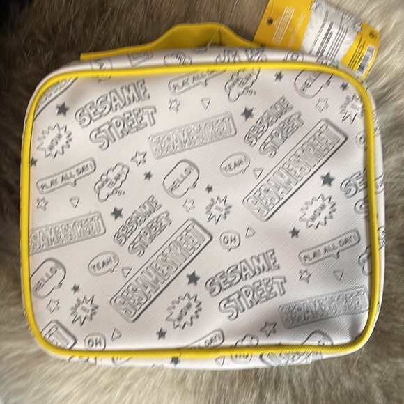 NEW Limited Edition Wet & Wild x Sesame Street Makeup Bundle - Picture 3 of 13